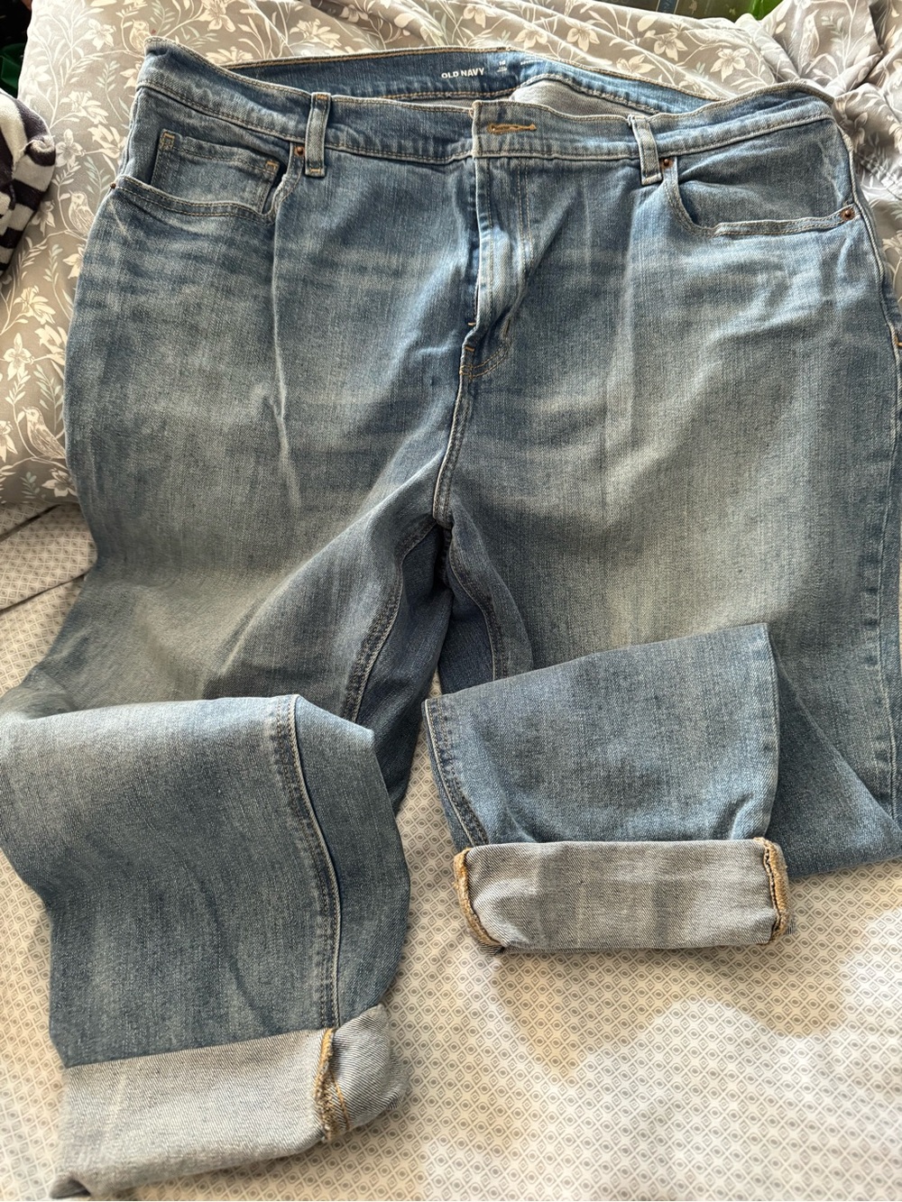 4 pair of jeans Santana / old navy and line